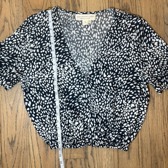 Saltwater Luxe Women’s Crop Keyhole Front Blouse Indigo and White Size Small - Picture 5 of 13